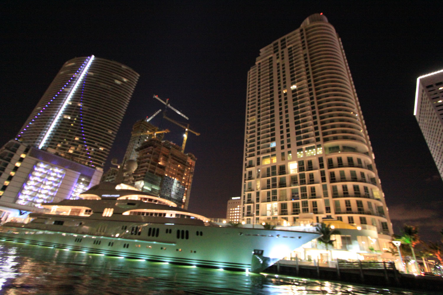 Met 1 - Luxury Condo Interior