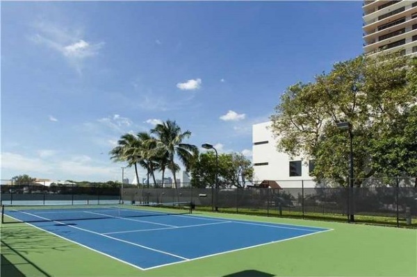 1000 Venetian - Luxury Condo Interior