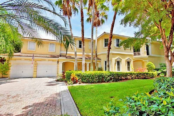 Courtyards At The Point - Luxury Condo Interior
