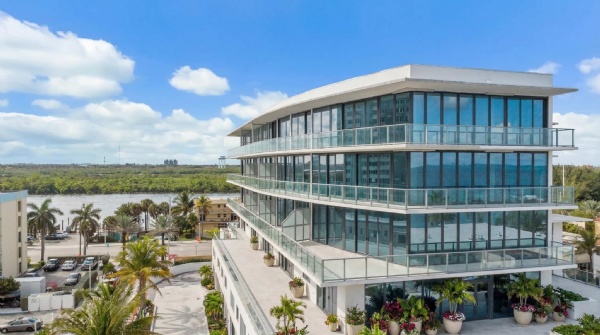 Eturna Beachside - Luxury Condo Interior