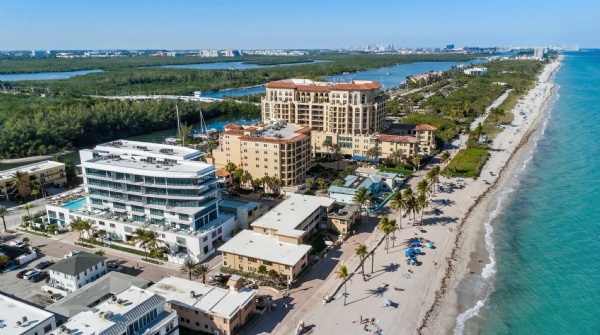 Eturna Beachside - Luxury Condo Interior
