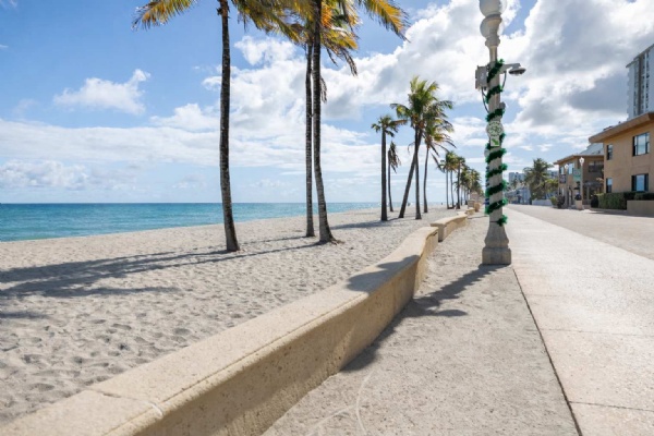 Eturna Beachside - Luxury Condo Interior