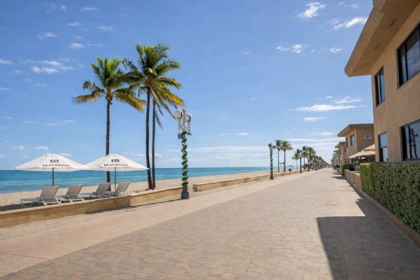 Eturna Beachside - Luxury Condo Interior